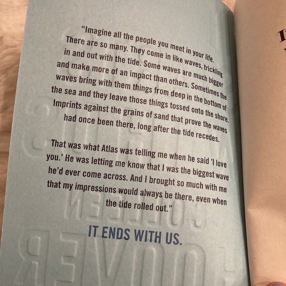 📚 COLLEEN HOOVER book. - Picture 9 of 9